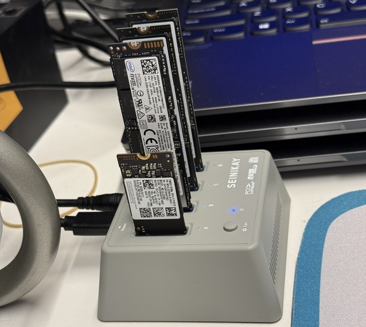 A picture of USB a SSD drive sled with 4 M.2 drives plugged in. Better watch out for Don the Diddler!!